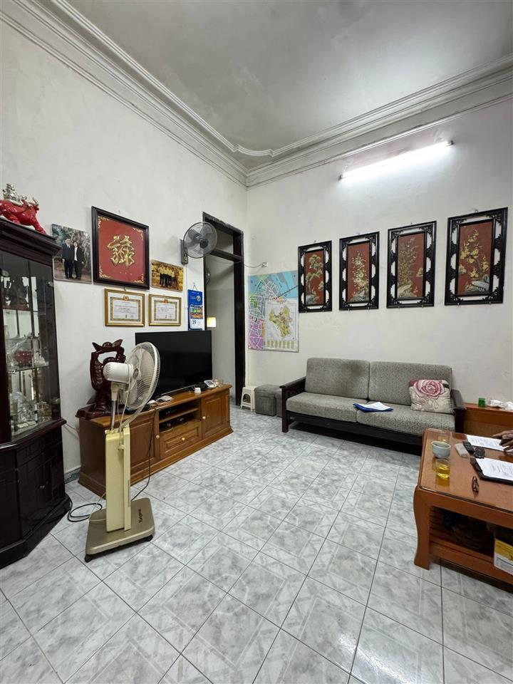 (Chính chủ) bán nhà phố Hàng Chiếu, 4 tầng, mặt tiền 10m, 90m2, 32 tỉ, homestay đỉnh