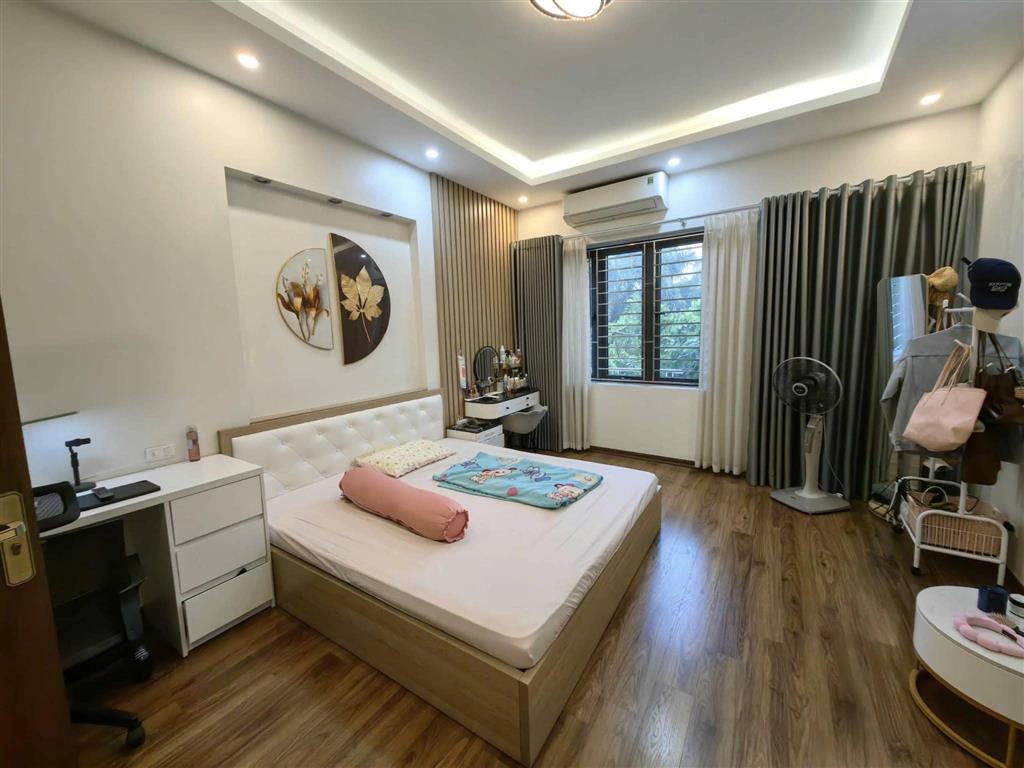 Bán nhà mặt phố Phố Huế, 65m2, mặt tiền 5.7m, 59.5 tỉ, vị trí đẹp, kinh doanh đỉnh, pháp