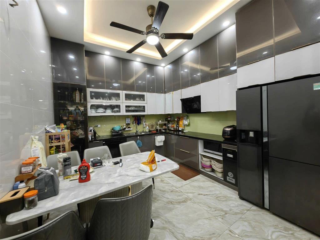 Bán nhà mặt phố Phố Huế, 65m2, mặt tiền 5.7m, 59.5 tỉ, vị trí đẹp, kinh doanh đỉnh, pháp