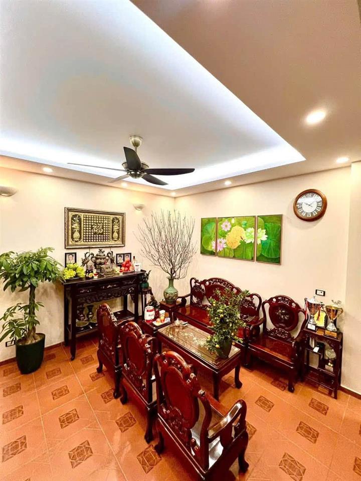Bán nhà tầng 2 và tầng 3 mặt phố Hòe Nhai, 75m2, mặt tiền 5.7m, 9.8 tỉ, nhà đẹp ở ngay