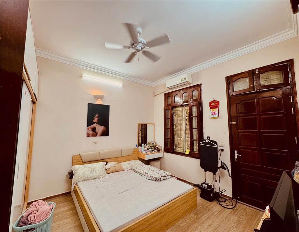 Bán nhà tầng 2 và tầng 3 mặt phố Hòe Nhai, 75m2, mặt tiền 5.7m, 9.8 tỉ, nhà đẹp ở ngay