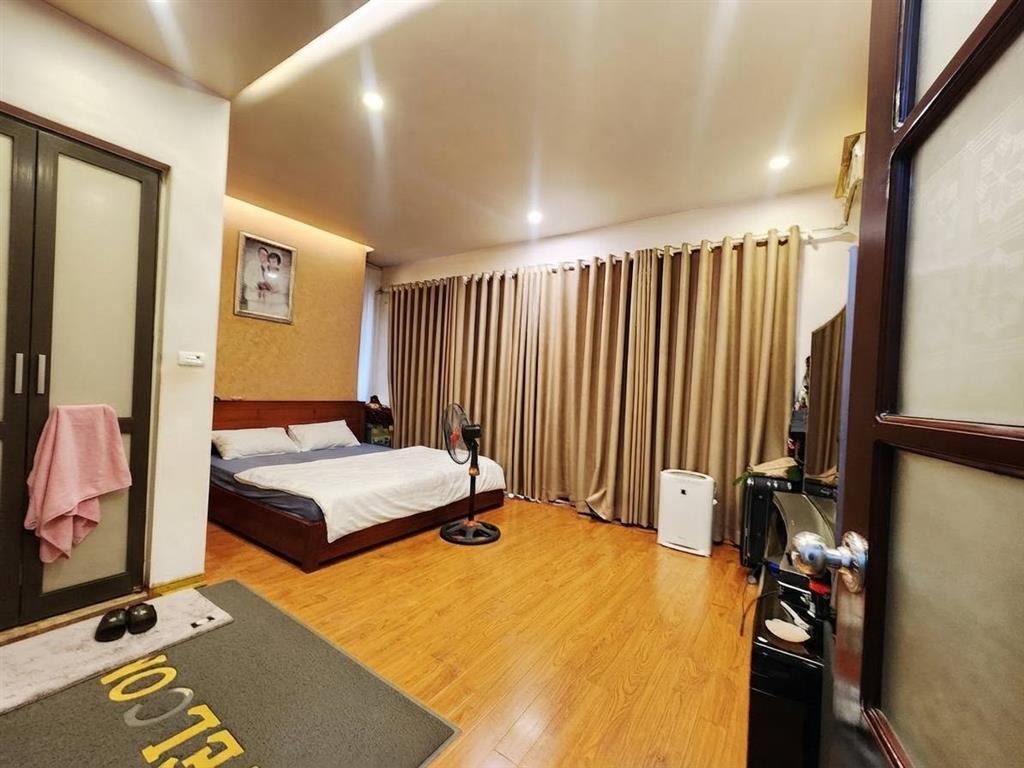 Bán nhà Lò Đúc ngõ rộng thoáng, 43m2, mặt tiền 8.9m, 16.4 tỉ, cách 1 nhà ra phố