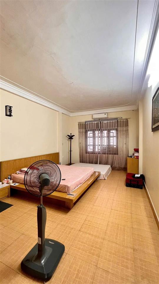 Bán nhà mặt phố Phó Đức Chính, 100m2, 4 tầng, mặt tiền 4.6m, 54 tỉ, vỉa hè rộng, KD tốt