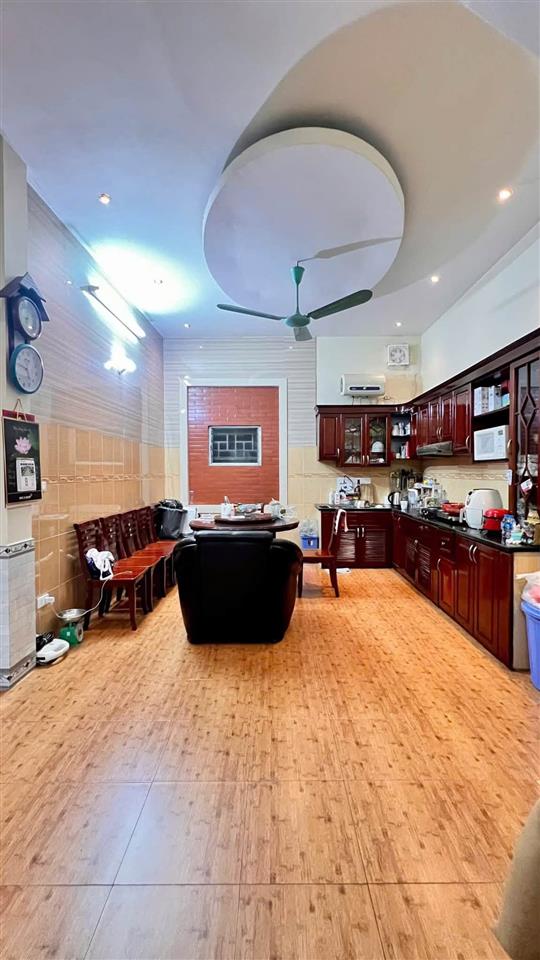 Bán nhà mặt phố Phó Đức Chính, 100m2, 4 tầng, mặt tiền 4.6m, 54 tỉ, vỉa hè rộng, KD tốt