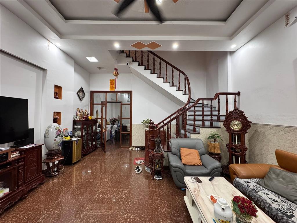Bán nhà mặt phố Hàm Long, 65m2, mặt tiền 5.7m, 59.5 tỉ, vị trí đẹp, kinh doanh đỉnh, pháp