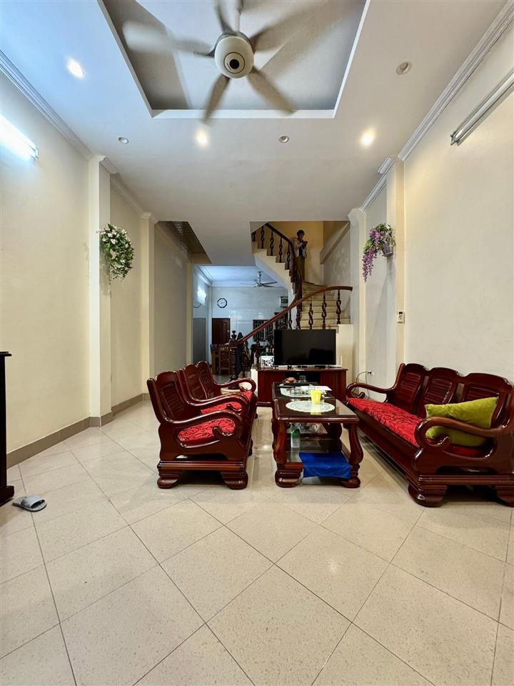 Bán nhà Lò Đúc, 44m2, mặt tiền 8.9m, 16 tỉ, cách 1 nhà ra phố, ngõ rộng thoáng