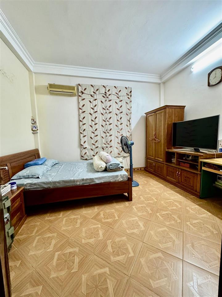 Bán nhà Lò Đúc, 44m2, mặt tiền 8.9m, 16 tỉ, cách 1 nhà ra phố, ngõ rộng thoáng