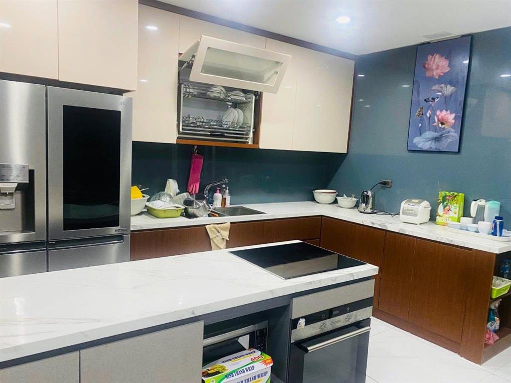 Bán tòa căn hộ mặt phố Liên Trì, 9 tầng 1 hầm 90m2, 63 tỷ, 180tr/tháng