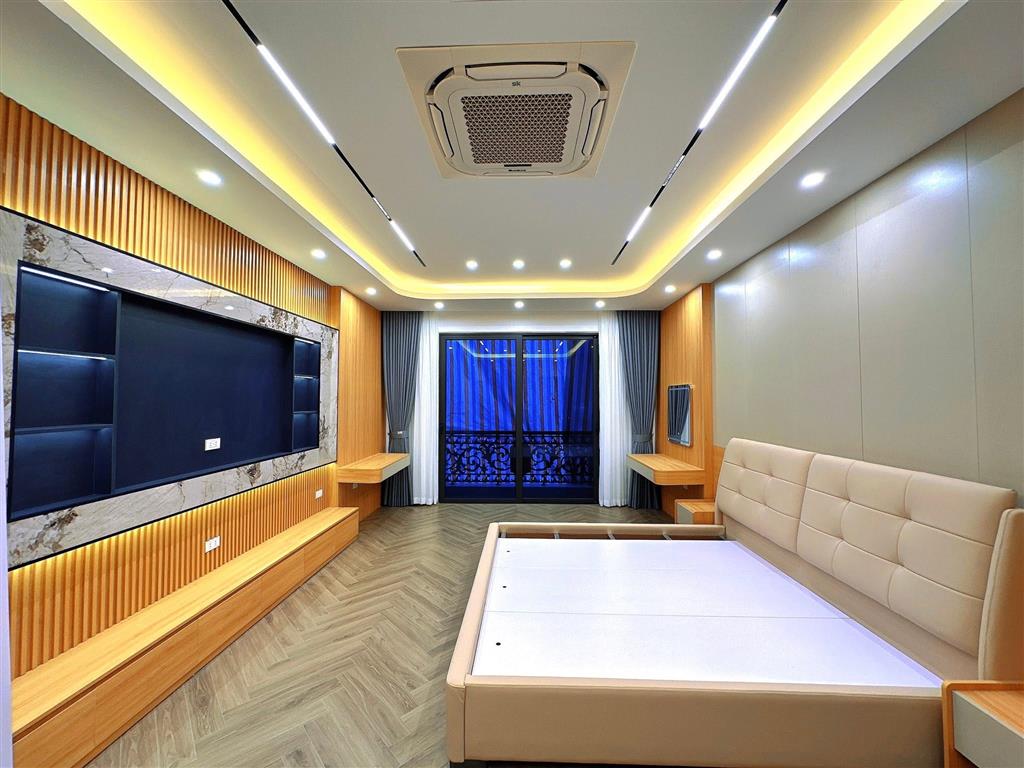 Giảm 3 tỉ! Bán nhà mặt phố Thụy Khuê, 72m2, 7 tầng thang máy, mặt tiền 4.2m, giá 37.8 tỉ,