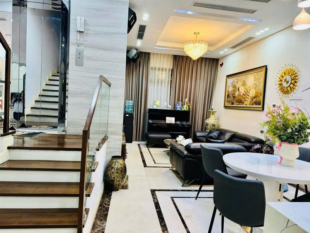 Đẹp hiếm! Bán nhà mặt phố Trung Phụng 50m2, 6 tầng thang máy, mặt tiền 5m, 32,8 tỉ, KD