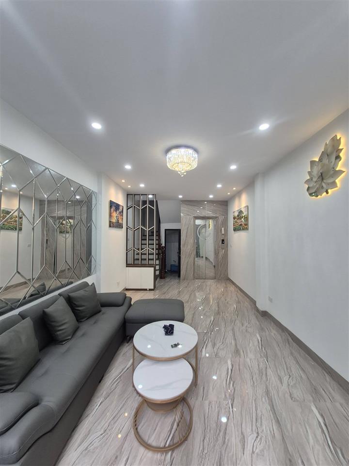 Bán nhà phố Bạch Mai, 40m2, 6 tầng thang máy, mặt tiền 4.6m, 14 tỉ, nhà đẹp ở luôn, ô tô