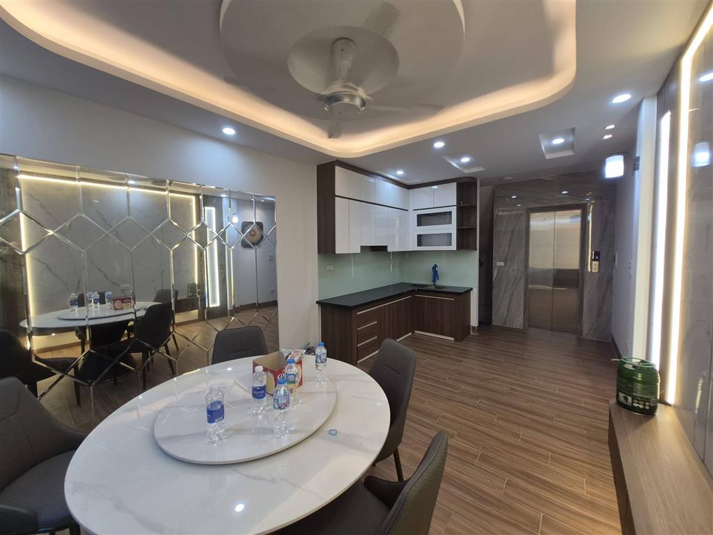 Bán nhà phố Bạch Mai, 40m2, 6 tầng thang máy, mặt tiền 4.6m, 14 tỉ, nhà đẹp ở luôn, ô tô