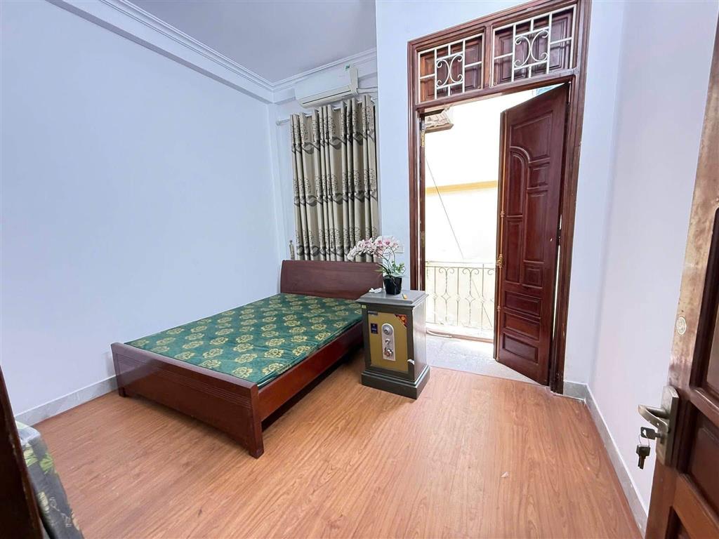Bán nhà phố Trần Quốc Toản, 35m2, 3 tầng, mặt tiền gần 4m, 17.5 tỉ, trung tâm, ngõ ô tô