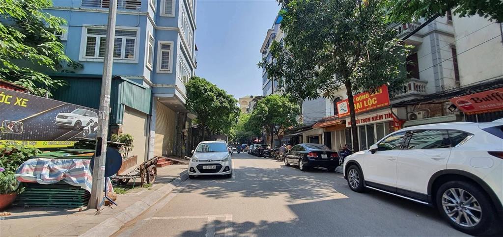 Bán nhà mặt phố Nguyễn Du, 170m2, 3 tầng, mặt tiền 6.6m, 134.5 tỉ, 1 sổ, vuông nở hậu