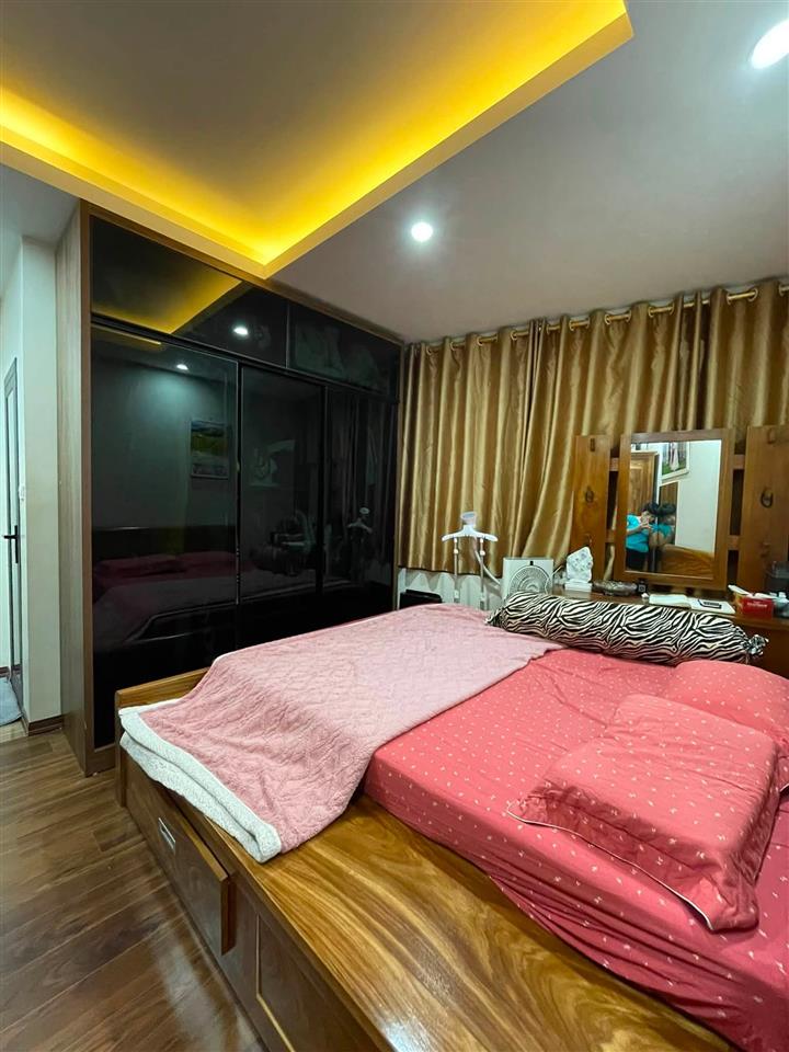 Bán nhà mặt phố Bạch Mai, 31m2, 5 tầng, mặt tiền 6.8m, 18 tỉ, kinh doanh đỉnh
