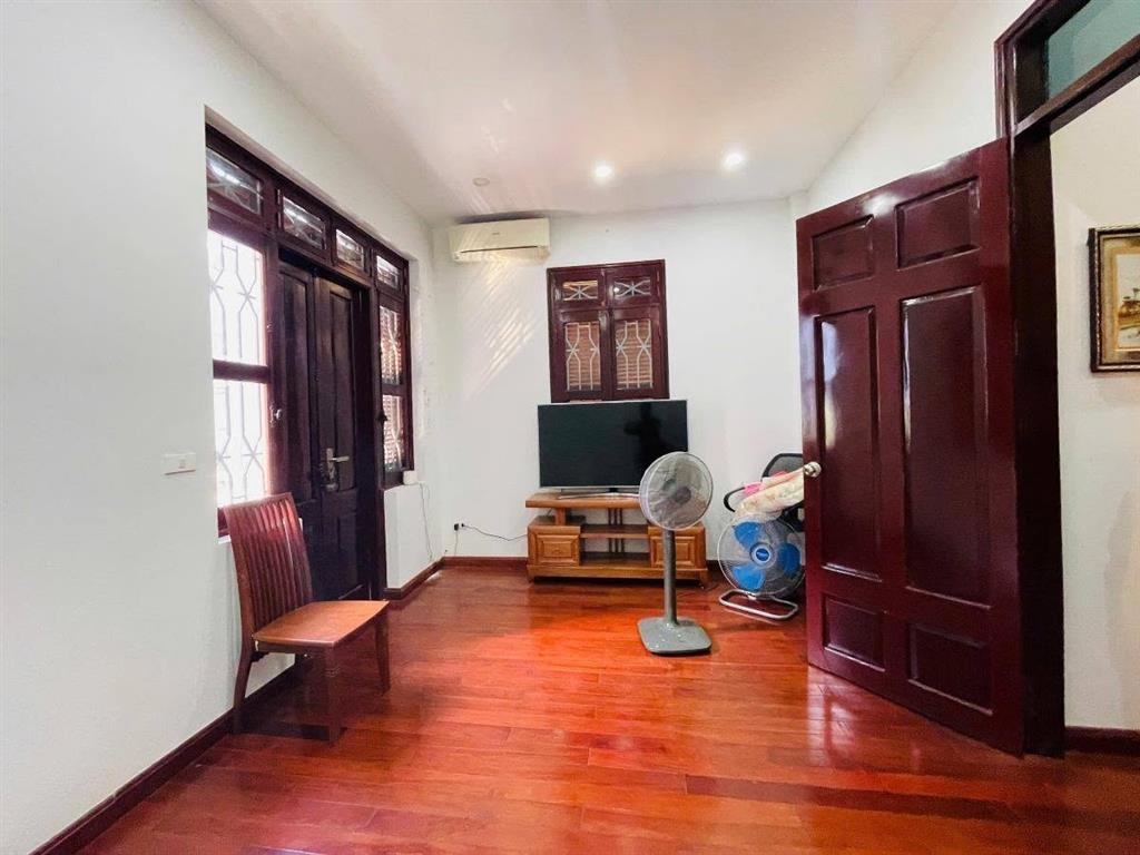 Bán nhà phố cổ Hà Trung xách vali vào ở luôn 45m², 6 tầng, mặt tiền 4m, giá 19,4 tỉ, ngõ