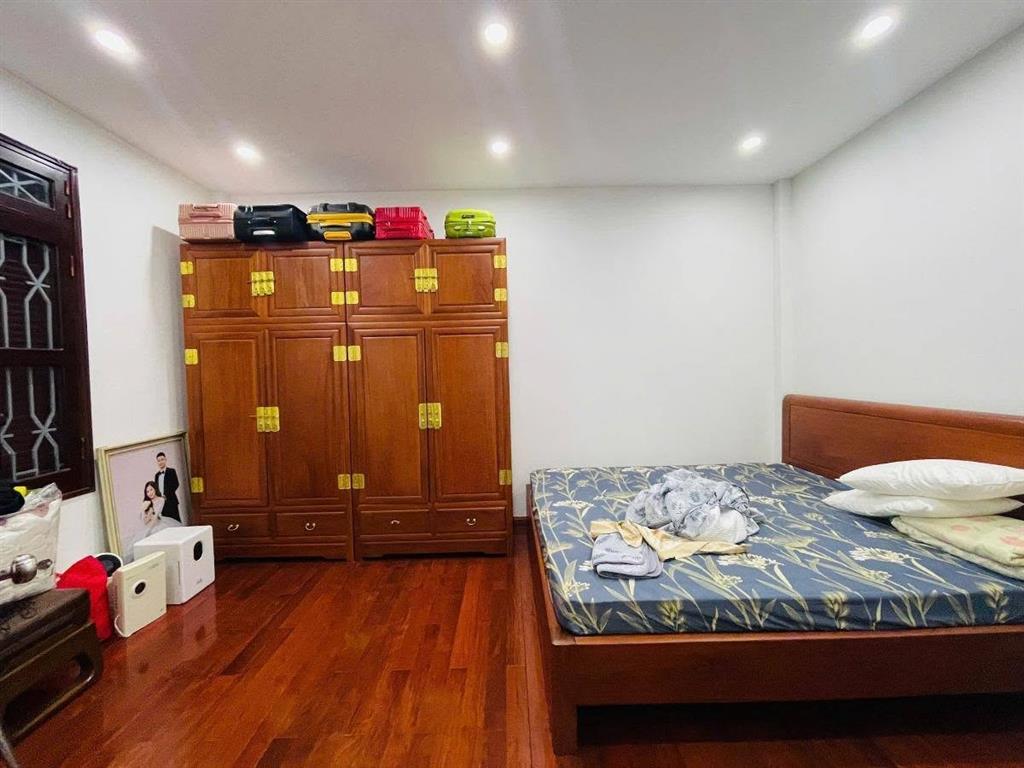 Bán nhà phố cổ Hà Trung xách vali vào ở luôn 45m², 6 tầng, mặt tiền 4m, giá 19,4 tỉ, ngõ