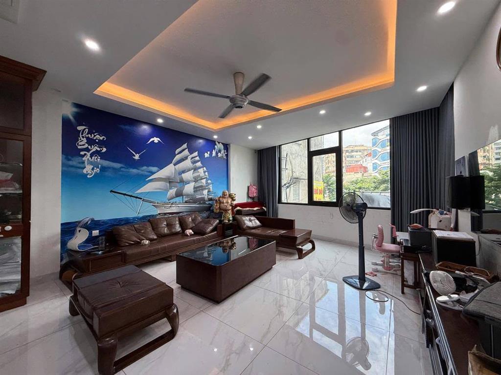 Bán nhà Nguyễn Thái Học, 60m2, 5 tầng, mặt tiền 4m, 21 tỉ, gần mặt phố, ngõ rộng, KD