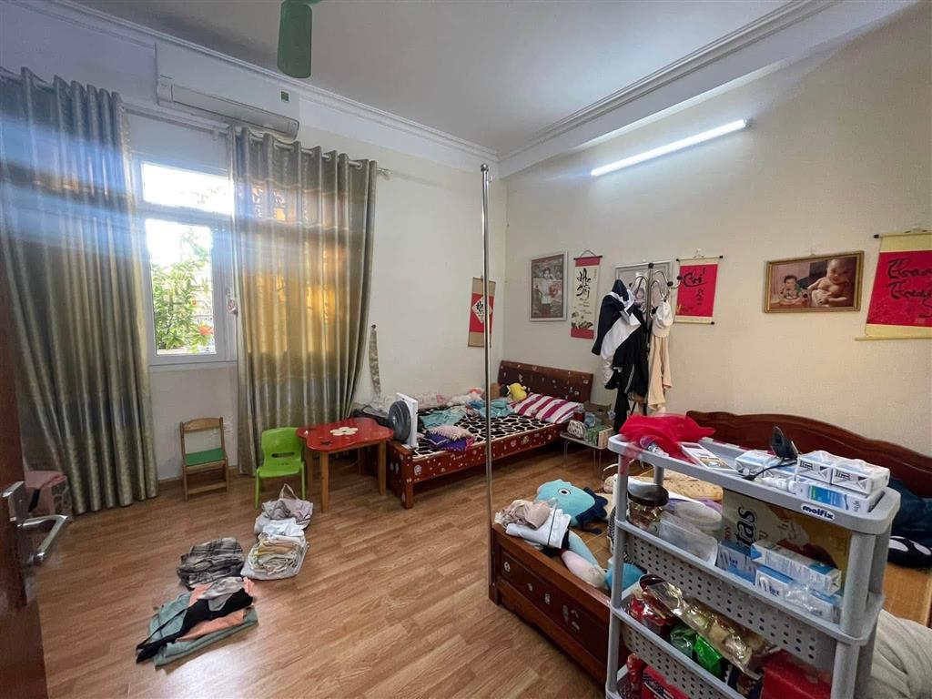 Bán nhà Lý Nam Đế, 70m2, 6 tầng thang máy, mặt tiền 6m, 40 tỉ, nhà đẹp ở luôn, kinh doanh