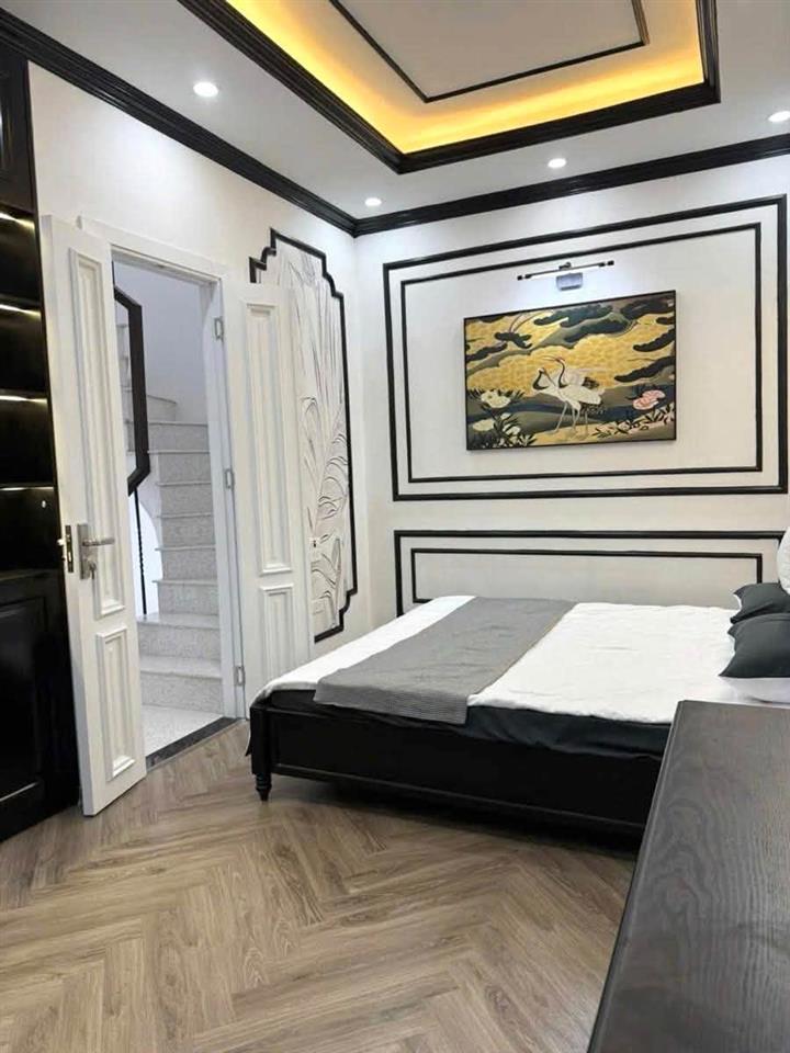 Bán nhà Trần Phú, 130m2, 4 tầng, mặt tiền 6.1m, 68 tỷ, ngõ ô tô vào nhà, kinh doanh