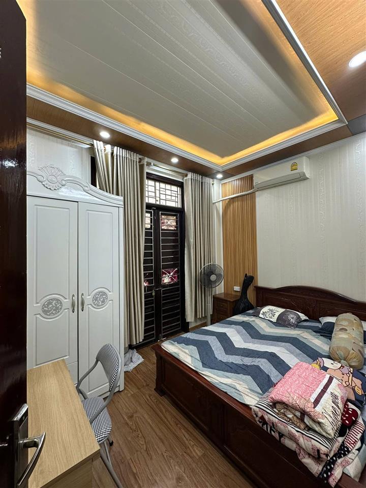 Bán nhà phố Thanh Nhàn, 40m2, 4 tầng, mặt tiền 4m, 12.3 tỉ, ô tô đỗ cửa, cách mặt phố 30m