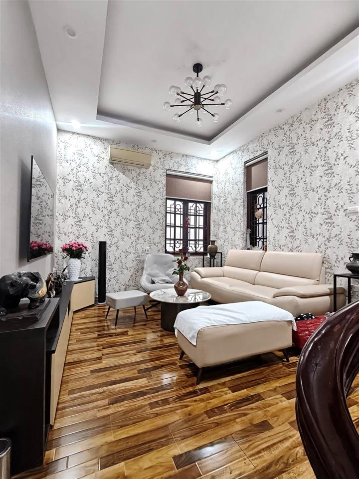 Bán nhà Quán Thánh, 101m2, 4 tầng, mặt tiền 5.5m, 31.5 tỉ, kinh doanh homestay tuyệt đẹp