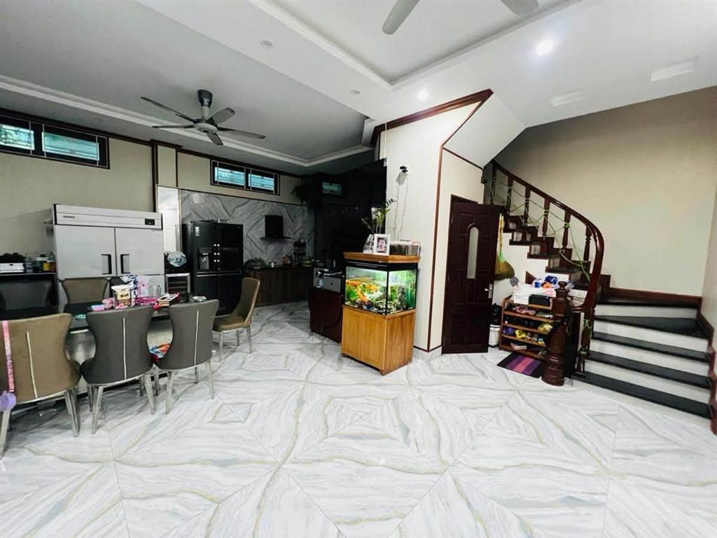 Bán nhà mặt phố Bà Triệu, 70m2, 5 tầng, mặt tiền 5.1m, 75.5 tỉ, cho thuê 90tr/tháng