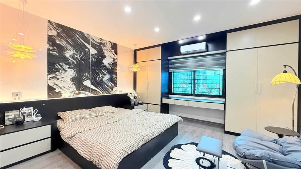 Bán nhà phân lô phố Lạc Trung, 45m2, 4 tầng, mặt tiền 4m, nhỉnh 17 tỉ, vỉa hè, ô tô tránh