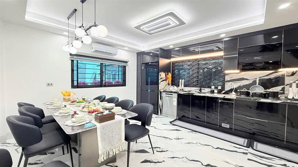 Bán nhà phân lô phố Lạc Trung, 45m2, 4 tầng, mặt tiền 4m, nhỉnh 17 tỉ, vỉa hè, ô tô tránh