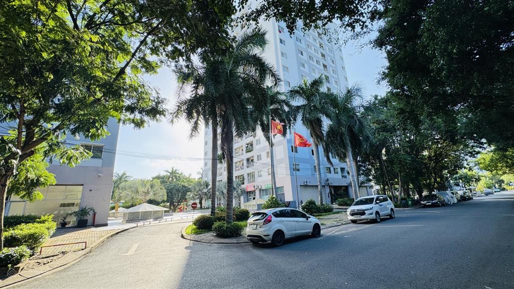 Bán nhà quận 7 chính chủ, đường phú thuận, 118m, căn góc 3pn, view pháo hoa quận 1