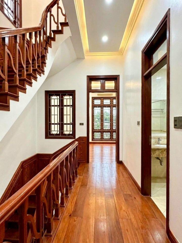 Bán nhà phố Chùa Láng, Đống Đa 56m, 5 tầng, mt 5m. Giá: 27 tỷ. LH: 0937158386