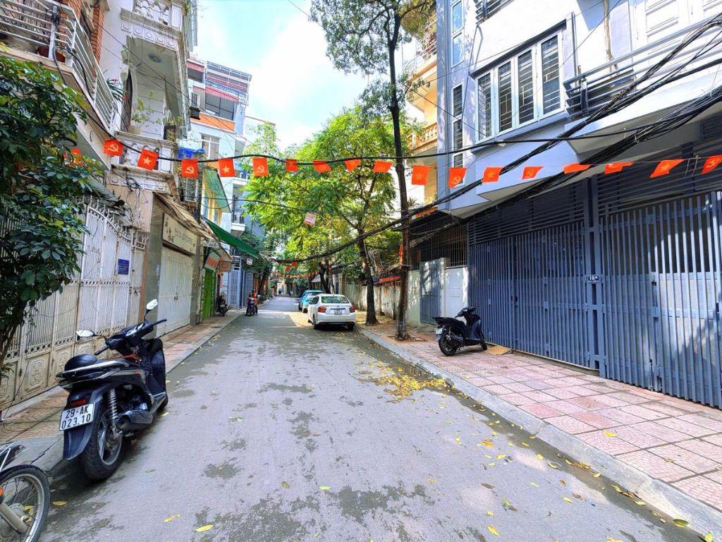 Bán nhà phố Hoàng Cầu, Đống Đa 78m,5 tầng, mt 7.4m. Giá: 42 tỷ. LH: 0937158386