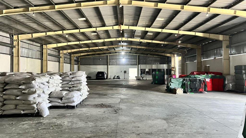 Cho thuê kho xưởng 1.000 m2 giá 30 triệu / đường nguyễn hữu trí xã tân bửu huyện bến lức long an