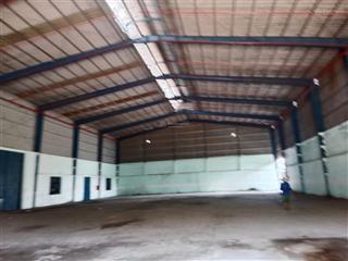 Cho thuê kho xưởng 4.100 m2 giá 120 triệu / đường quốc lộ 1a thị trấn bến lức long an