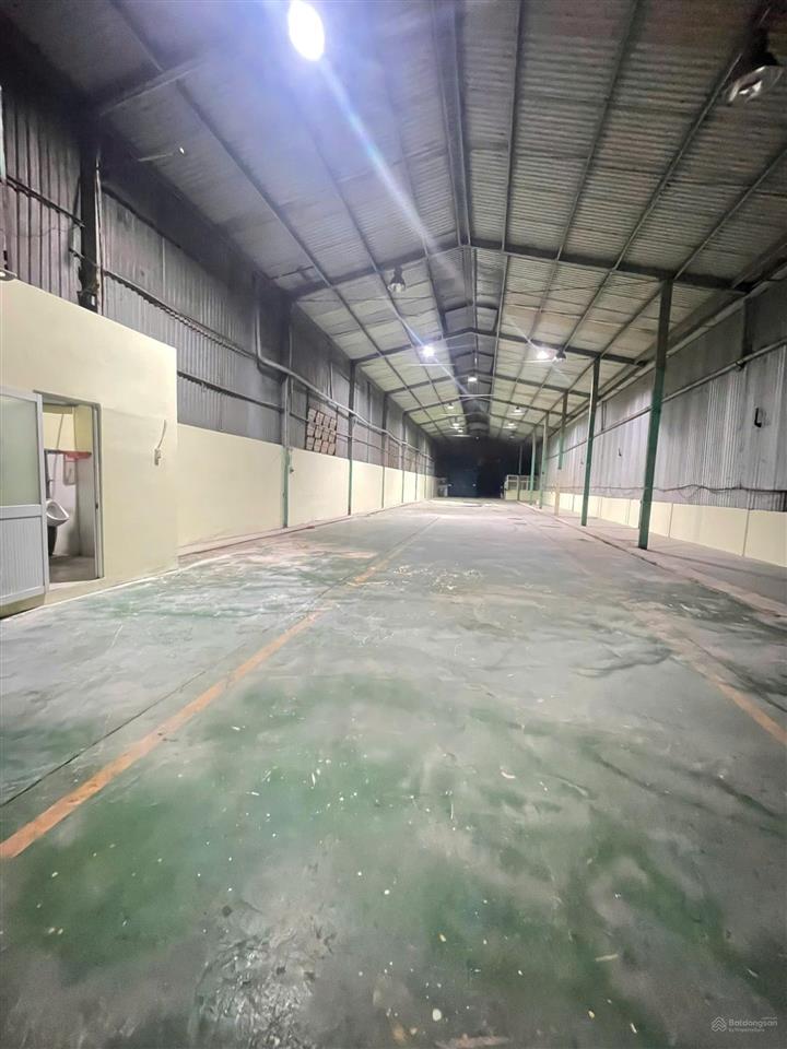 Cho thuê kho xưởng 600 m2 giá 35 triệu / đường lê đình chi xã lê minh xuân bình chánh tphcm
