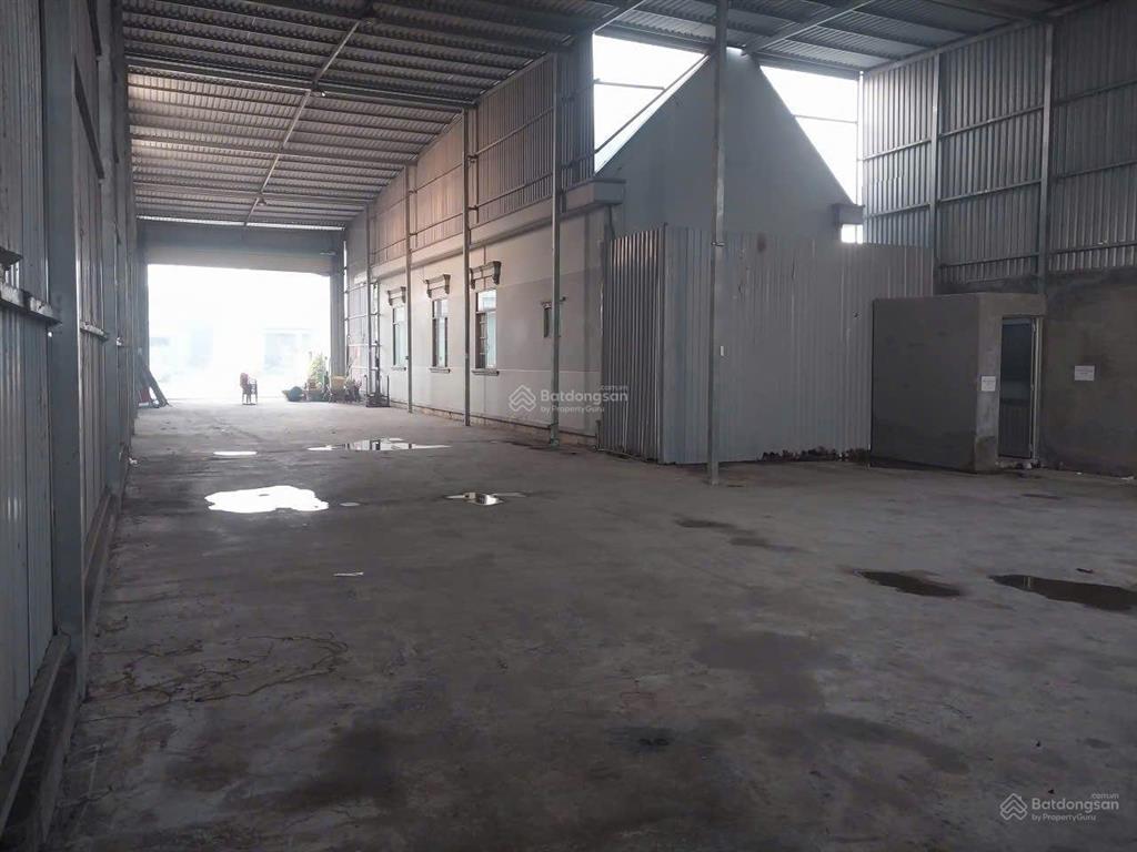 Cho thuê kho xưởng 400 m2 giá 20 triệu / đường nguyễn hữu trí xã tân bửu huyện bến lức long an