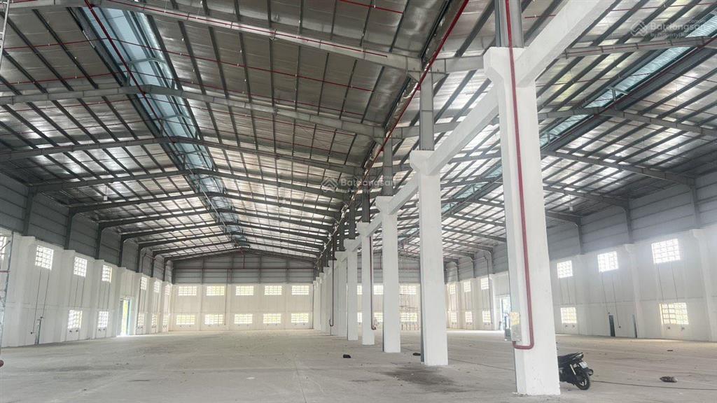 Cho thuê kho xưởng 5.200m2 giá 83 nghìn đ/m2 trong cụm công nghiệp xã lương bình bến lức long an