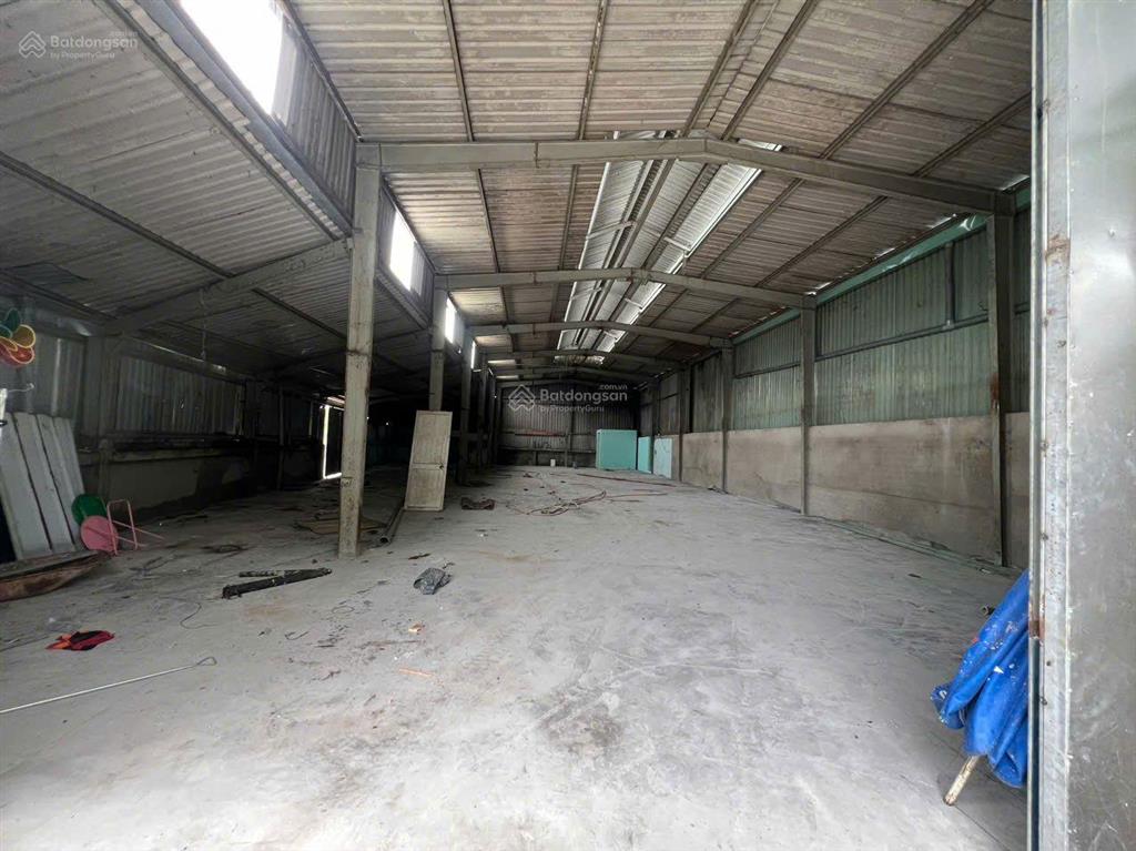 Cho thuê kho xưởng 300 m2 giá 17 triệu / đường kênh 7, xã tân kiên, huyện bình chánh, tphcm