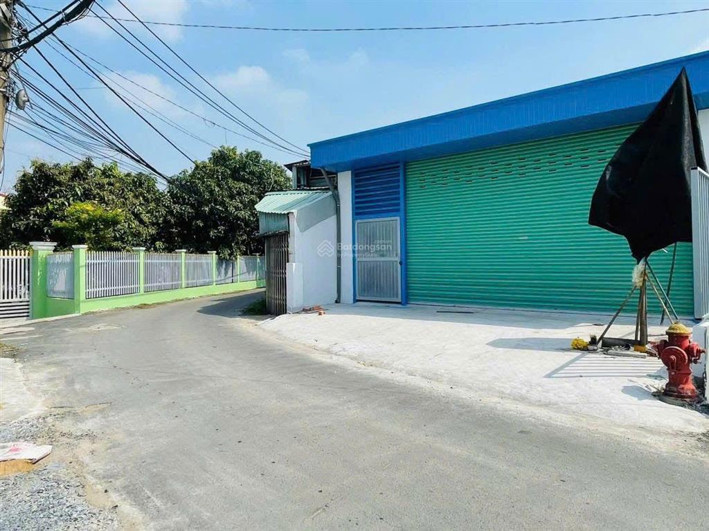 Cho thuê kho xưởng 243 m2 giá 17 triệu / đường cây bàng xã tân kiên bình chánh tphcm