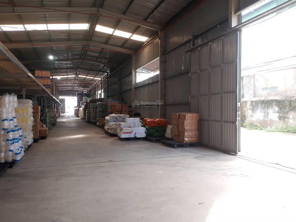 Cho thuê kho và sân 2.500 m2 giá 95 triệu / đường trần đại nghĩa xã tân nhựt bình chánh tphcm
