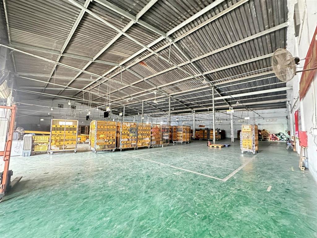 Cho thuê kho xưởng 1.800 m2 giá 40 triệu / đường quốc lộ 62 phường 6 thành phố tân an long an