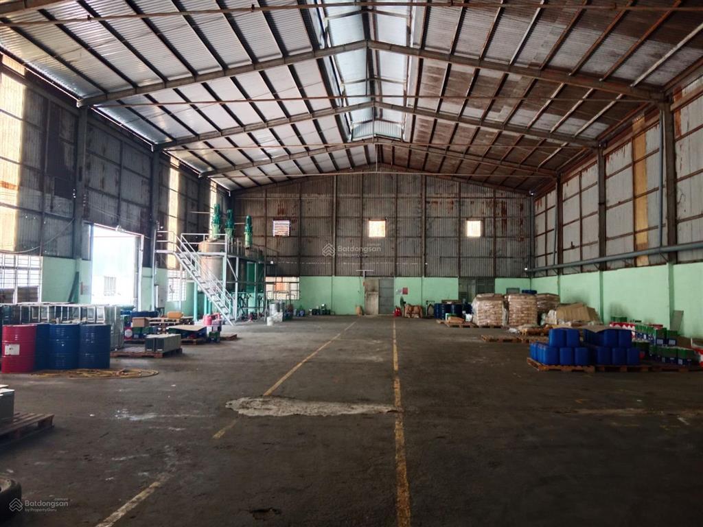 Cho thuê kho xưởng 2.000 m2 giá 55 triệu / đường quốc lộ 1a phường 5 thành phố tân an long an