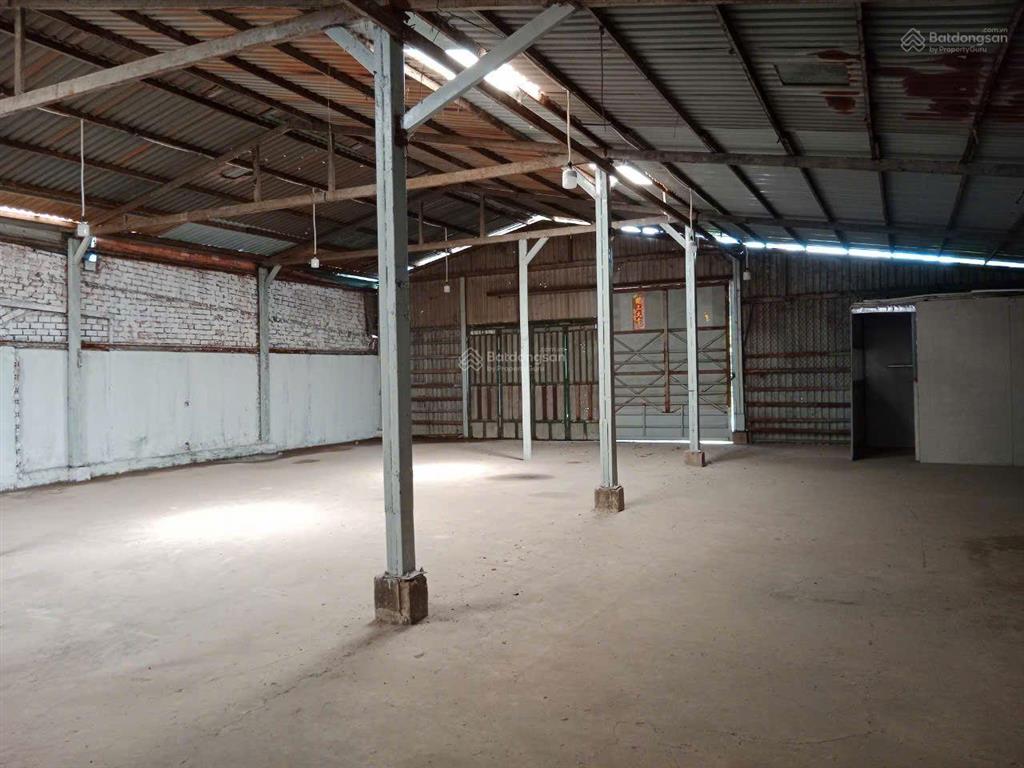 Cho thuê kho xưởng 400 m2 giá 15 triệu / đường bông văn dĩa xã tân nhựt bình chánh tphcm