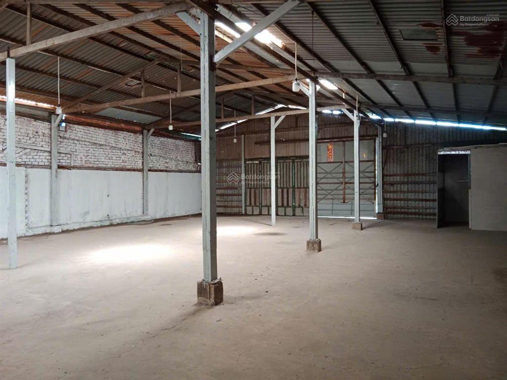 Cho thuê kho xưởng 400 m2 giá 15 triệu / đường bông văn dĩa xã tân nhựt bình chánh tphcm