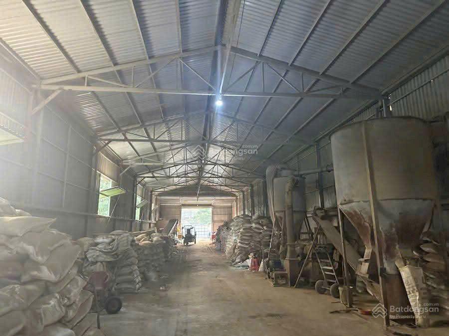 Cho thuê kho xưởng 1.300 m2 giá 60 triệu / đường quốc lộ 1a xã mỹ yên huyện bến lức tỉnh long an