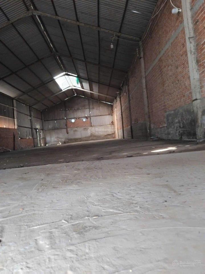 Cho thuê kho xưởng 300 m2 giá 10 triệu/th, thị trấn thủ thừa huyện thủ thừa tỉnh long an