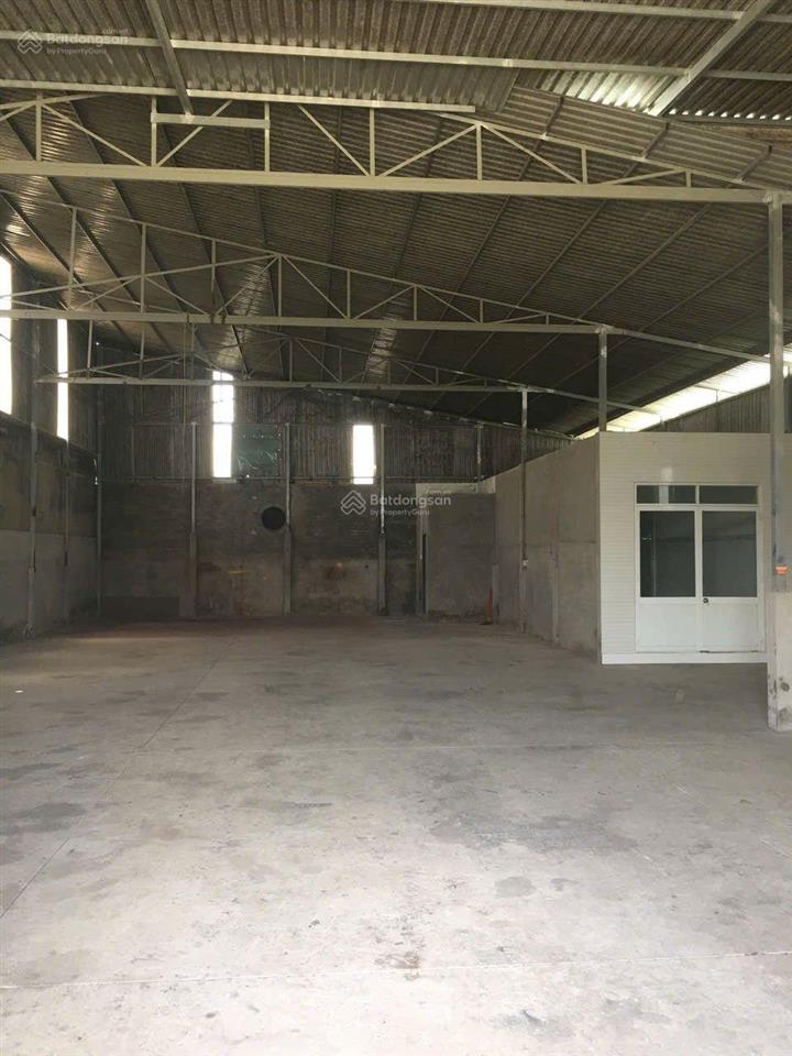 Cho thuê kho xưởng 600 m2 giá 15 triệu / đường thế lữ xã tân nhựt bình chánh tphcm