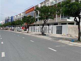 Cần bán cặp nhà mặt tiền phạm hùng kdc đại phúc,10x20 hầm trệt 2 lầu sân thượng giá 32 tỷ