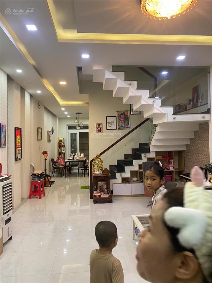 Cho thuê nhà nguyên căn 5x20m, 1 trệt, 3 lầu, 4 phòng ngủ, 4wc kdc t30  phạm hùng giá 18tr
