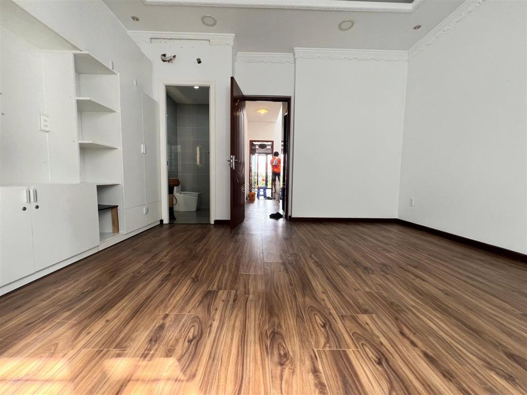 Cho thuê nhà nguyên căn 5x22m, 1 hầm ,1 trệt, 3lầu, 4 p. ngủ, 5wc kdc đại phúc  phạm hùng giá 23tr
